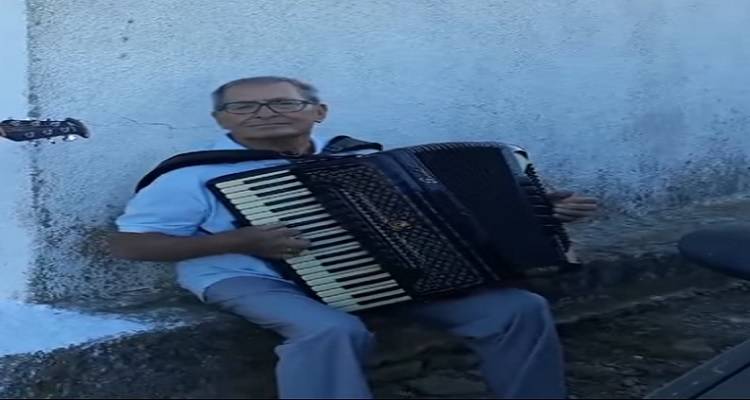 Έ&phi;&upsilon;&gamma;&epsilon; &alpha;&pi;ό &tau;&eta; &zeta;&omega;ή &omicron; &Nu;ί&kappa;&omicron;&sigmaf; &Sigma;&tau;&epsilon;&phi;&alpha;&nu;&iota;&delta;ά&kappa;&eta;&sigmaf;,