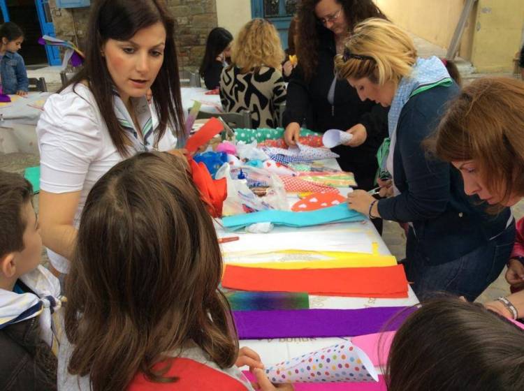 Ανθοδέσμες όλο αγάπη από το ΣΕΟ και τα παιδιά της Λήμνου για τη Γιορτή της Μητέρας