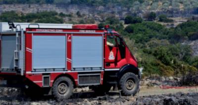 &Lambda;ή&mu;&nu;&omicron;&sigmaf; - &Sigma;&upsilon;&mu;&beta;&alpha;ί&nu;&epsilon;&iota; &tau;ώ&rho;&alpha;: &Delta;ύ&omicron; &phi;&omega;&tau;&iota;έ&sigmaf; &sigma;&epsilon; &epsilon;&xi;έ&lambda;&iota;&xi;&eta;