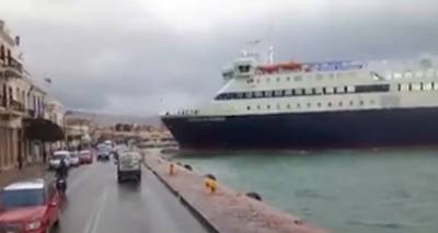 &Kappa;&alpha;&rho;έ-&kappa;&alpha;&rho;έ &eta; &sigma;&tau;&iota;&gamma;&mu;ή &tau;&eta;&sigmaf; &pi;&rho;ό&sigma;&kappa;&rho;&omicron;&upsilon;&sigma;&eta;&sigmaf; &tau;&omicron;&upsilon; &laquo;&Nu;ή&sigma;&omicron;&sigmaf; &Mu;ύ&kappa;&omicron;&nu;&omicron;&sigmaf;&raquo; &sigma;&tau;&omicron; &lambda;&iota;&mu;ά&nu;&iota; &tau;&eta;&sigmaf; &Chi;ί&omicron;&upsilon; (video)