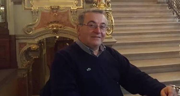 &Sigma;&omega;&tau;ή&rho;&eta;&sigmaf; &Chi;&alpha;&sigma;ά&pi;&eta;&sigmaf;: &laquo;&Omega;&sigmaf; &pi;ό&tau;&epsilon; &eta; &Lambda;έ&sigma;&beta;&omicron;&sigmaf; &theta;&alpha; &omicron;&rho;ί&zeta;&epsilon;&iota; &tau;&iota;&sigmaf; &tau;ύ&chi;&epsilon;&sigmaf; ό&lambda;&omega;&nu; &mu;&alpha;&sigmaf;;&raquo;