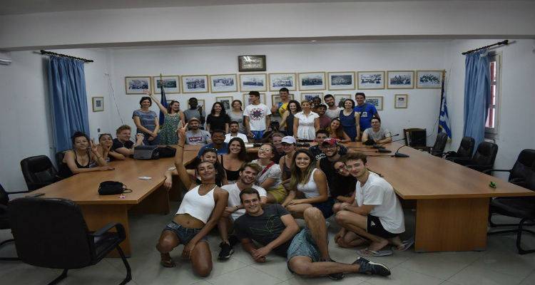 1&eta; &mu;έ&rho;&alpha; &tau;&eta;&sigmaf; &alpha;&nu;&tau;&alpha;&lambda;&lambda;&alpha;&gamma;ή&sigmaf; &nu;έ&omega;&nu; "Democrazy" &sigma;&tau;&omicron;&nu; ό&mu;&omicron;&rho;&phi;&omicron; Ά&eta; &Sigma;&tau;&rho;ά&tau;&eta; (photos)