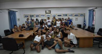 1&eta; &mu;έ&rho;&alpha; &tau;&eta;&sigmaf; &alpha;&nu;&tau;&alpha;&lambda;&lambda;&alpha;&gamma;ή&sigmaf; &nu;έ&omega;&nu; "Democrazy" &sigma;&tau;&omicron;&nu; ό&mu;&omicron;&rho;&phi;&omicron; Ά&eta; &Sigma;&tau;&rho;ά&tau;&eta; (photos)