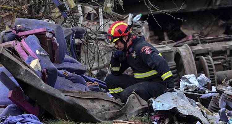 &Sigma;ύ&gamma;&kappa;&rho;&omicron;&upsilon;&sigma;&eta; &tau;&rho;έ&nu;&omega;&nu;: &Alpha;&pi;&omicron;&theta;έ&omega;&sigma;&eta; &gamma;&iota;&alpha; &tau;&omicron;&nu; &delta;&iota;&alpha;&sigma;ώ&sigma;&tau;&eta; &tau;&eta;&sigmaf; &Epsilon;&Mu;&Alpha;&Kappa; &kappa;&alpha;&iota; &pi;&rho;&omicron;&pi;&omicron;&nu;&eta;&tau;ή &tau;&omicron;&upsilon; &Pi;&Alpha;&Omicron;&Kappa; -&Tau;&omicron;&nu; &chi;&epsilon;&iota;&rho;&omicron;&kappa;&rho;ό&tau;&eta;&sigma;&alpha;&nu; ό&lambda;&omicron;&iota; (&beta;ί&nu;&tau;&epsilon;&omicron;])