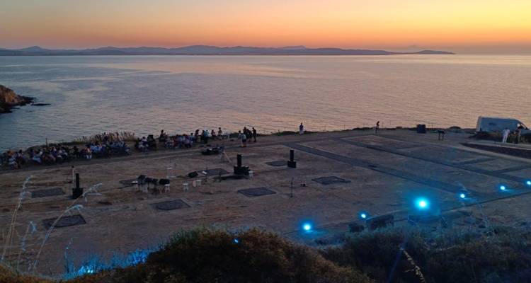 Ο &quot;Φιλοκτήτης&quot; του Ρίτσου ζωντάνεψε στα Καβείρια | Μια βραδιά συγκίνησης και ποίησης (photos + video)