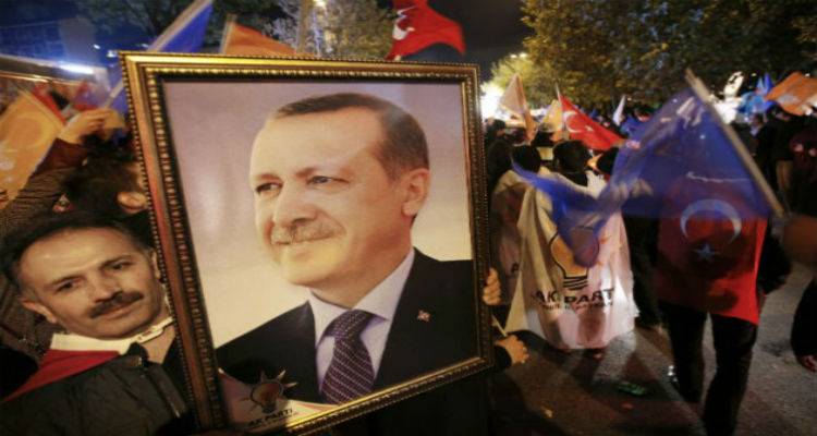 &Pi;&alpha;&nu;&tau;&omicron;&delta;ύ&nu;&alpha;&mu;&omicron;&sigmaf; &omicron; &Epsilon;&rho;&nu;&tau;&omicron;&gamma;ά&nu; - "&Gamma;&rho;ί&phi;&omicron;&sigmaf;" &eta; &epsilon;&pi;ό&mu;&epsilon;&nu;&eta; &mu;έ&rho;&alpha;