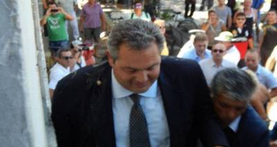 &Mu;&epsilon; &alpha;&upsilon;&gamma;ά &upsilon;&pi;&omicron;&delta;έ&chi;&theta;&eta;&kappa;&alpha;&nu; &tau;&omicron;&nu; &Pi;ά&nu;&omicron; &Kappa;&alpha;&mu;&mu;έ&nu;&omicron; &sigma;&tau;&eta;&nu; &Kappa;&omega; (video)