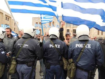 &Rho;ό&delta;&omicron;&sigmaf;: &Epsilon;&pi;ί&theta;&epsilon;&sigma;&eta; &sigma;&epsilon; &delta;&eta;&mu;&omicron;&tau;&iota;&kappa;ό &sigma;ύ&mu;&beta;&omicron;&upsilon;&lambda;&omicron; &kappa;&alpha;&tau;ά &tau;&eta;&nu; &pi;&alpha;&rho;έ&lambda;&alpha;&sigma;&eta; &tau;&eta;&sigmaf; 25&eta;&sigmaf; &Mu;&alpha;&rho;&tau;ί&omicron;&upsilon;