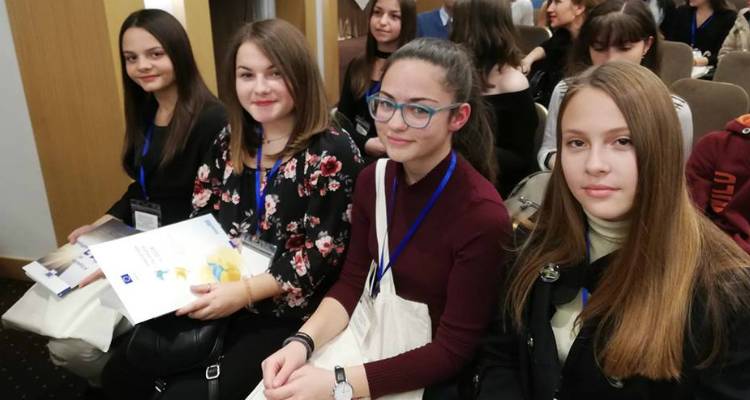 &Mu;&alpha;&theta;ή&tau;&rho;&iota;&epsilon;&sigmaf; &tau;&omicron;&upsilon; &Gamma;&Epsilon;&Lambda; &Mu;&omicron;ύ&delta;&rho;&omicron;&upsilon; &sigma;&upsilon;&mu;&mu;&epsilon;&tau;έ&chi;&omicron;&upsilon;&nu; &sigma;&epsilon; &pi;&rho;&omicron;&sigma;&omicron;&mu;&omicron;ί&omega;&sigma;&eta; &epsilon;&upsilon;&rho;&omega;&pi;&alpha;ϊ&kappa;ώ&nu; &omicron;&rho;&gamma;ά&nu;&omega;&nu; &sigma;&tau;&eta;&nu; &Alpha;&theta;ή&nu;&alpha; (mp3)