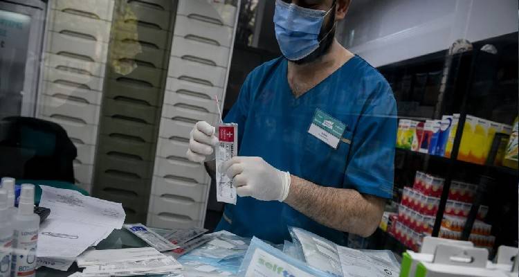 Πανελλαδικές 2021: Η ώρα των self test για τους υποψηφίους | Πότε τα προμηθεύονται, πότε γίνονται, πώς δηλώνονται