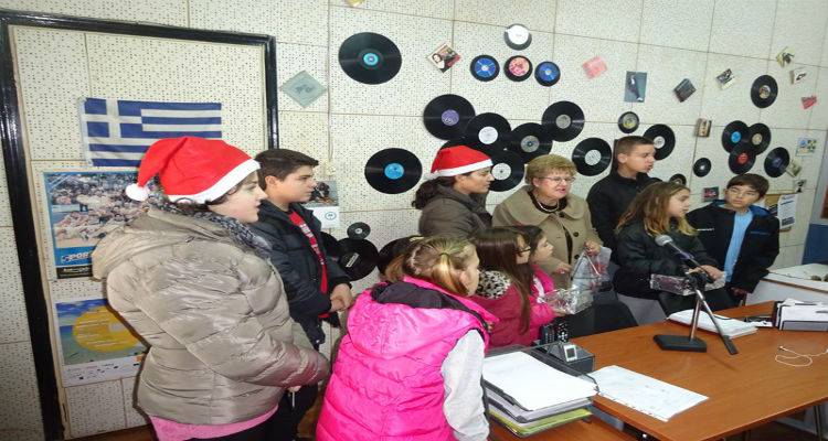 &Tau;&alpha; έ&psi;&alpha;&lambda;&lambda;&alpha;&nu; &gamma;&iota;&alpha; &nu;&alpha; &beta;&omicron;&eta;&theta;ή&sigma;&omicron;&upsilon;&nu; &omicron;&rho;&phi;&alpha;&nu;ή έ&phi;&eta;&beta;&eta; &alpha;&pi;ό &tau;&eta; &Lambda;ή&mu;&nu;&omicron; (photos)