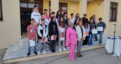 &Beta;&rho;ά&beta;&epsilon;&upsilon;&sigma;&eta; &alpha;&rho;&iota;&sigma;&tau;&omicron;ύ&chi;&omega;&nu; &mu;&alpha;&theta;&eta;&tau;ώ&nu; &kappa;&alpha;&iota; &epsilon;&gamma;&kappa;&alpha;ί&nu;&iota;&alpha; &tau;&eta;&sigmaf; &Alpha;ί&theta;&omicron;&upsilon;&sigma;&alpha;&sigmaf; &Mu;&alpha;&theta;&eta;&tau;&iota;&kappa;ή&sigmaf; &Delta;&eta;&mu;&iota;&omicron;&upsilon;&rho;&gamma;ί&alpha;&sigmaf; &sigma;&epsilon; έ&nu;&alpha; &gamma;&epsilon;&mu;ά&tau;&omicron; &chi;&alpha;&mu;ό&gamma;&epsilon;&lambda;&alpha; &pi;&rho;&omicron;&alpha;ύ&lambda;&iota;&omicron; &tau;&omicron;&upsilon; &Gamma;&upsilon;&mu;&nu;&alpha;&sigma;ί&omicron;&upsilon; &Lambda;&iota;&beta;&alpha;&delta;&omicron;&chi;&omega;&rho;ί&omicron;&upsilon; (Photos + Video)