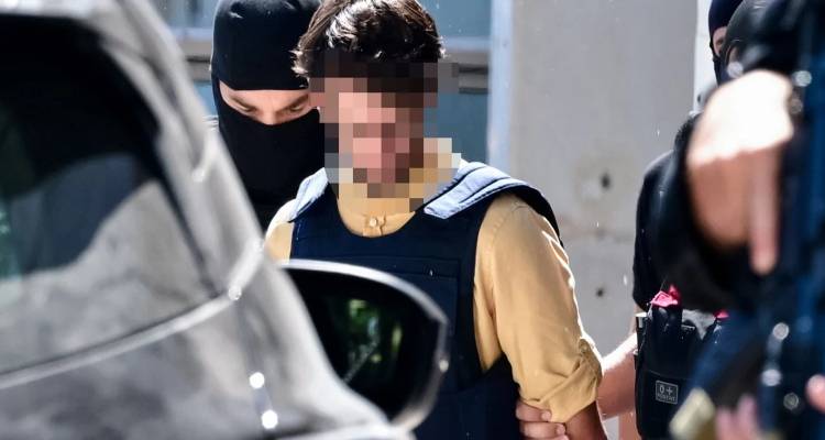 &Sigma;&tau;&eta;&nu; &Epsilon;&upsilon;&epsilon;&lambda;&pi;ί&delta;&omega;&nu; &omicron;&iota; &delta;ύ&omicron; &kappa;&alpha;&tau;&eta;&gamma;&omicron;&rho;&omicron;ύ&mu;&epsilon;&nu;&omicron;&iota; &gamma;&iota;&alpha; &tau;&omicron;&nu; &epsilon;&mu;&pi;&rho;&eta;&sigma;&mu;ό &tau;&eta;&sigmaf; Marfin [&epsilon;&iota;&kappa;ό&nu;&epsilon;&sigmaf;]