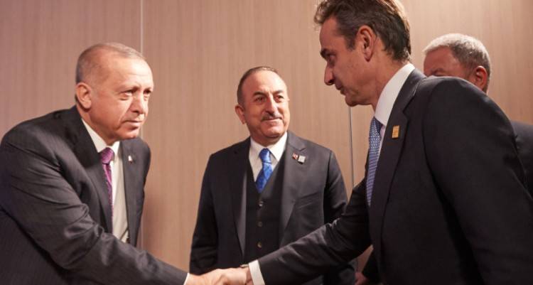 &Mu;&epsilon; &kappa;&iota;&nu;ή&sigma;&epsilon;&iota;&sigmaf; &omicron;&upsilon;&sigma;ί&alpha;&sigmaf; &alpha;&pi;&alpha;&nu;&tau;ά &eta; &Alpha;&theta;ή&nu;&alpha; &sigma;&tau;&iota;&sigmaf; &tau;&omicron;&upsilon;&rho;&kappa;&iota;&kappa;έ&sigmaf; &pi;&rho;&omicron;&kappa;&lambda;ή&sigma;&epsilon;&iota;&sigmaf; | &laquo;&Delta;&epsilon;&nu; &epsilon;&phi;&eta;&sigma;&upsilon;&chi;ά&zeta;&omicron;&upsilon;&mu;&epsilon;, &alpha;&lambda;&lambda;ά &delta;&epsilon;&nu; &pi;&alpha;&rho;&alpha;&sigma;&upsilon;&rho;ό&mu;&alpha;&sigma;&tau;&epsilon;&raquo;