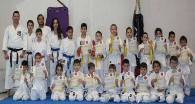 &Kappa;&epsilon;&rho;&delta;ί&zeta;&epsilon;&iota; έ&delta;&alpha;&phi;&omicron;&sigmaf; &tau;&omicron; &Kappa;&alpha;&rho;ά&tau;&epsilon; &sigma;&tau;&eta; &Lambda;ή&mu;&nu;&omicron; | &Sigma;ά&rho;&omega;&sigma;&epsilon; &tau;&alpha; &beta;&rho;&alpha;&beta;&epsilon;ί&alpha; &omicron; &Pi;&epsilon;&rho;&iota;&kappa;&lambda;ή&sigmaf; &Tau;&sigma;&omicron;&lambda;ά&kappa;ί&delta;&eta;&sigmaf; (photos)