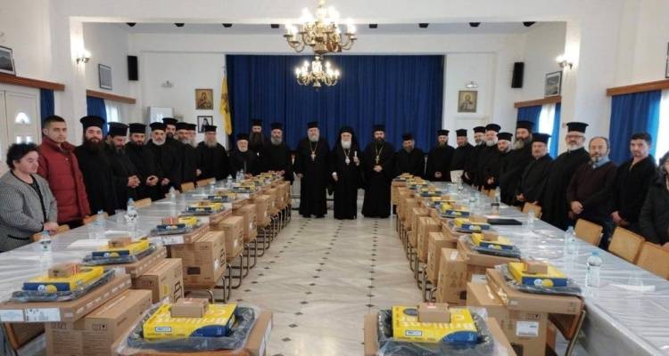Φορητούς υπολογιστές και εκτυπωτές έλαβαν οι ιερείς της Μητρόπολης Λήμνου (photos)