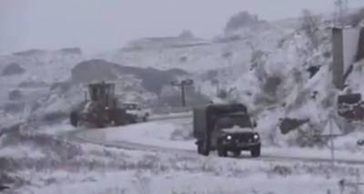 Το 88 Τάγμα Μηχανικού συνδράμει στην επιχείρηση αποχιονισμού της Λήμνου (video)