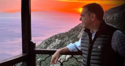 Ά&nu;&alpha;&psi;&epsilon; &phi;&omega;&tau;&iota;έ&sigmaf; &omicron; &Tau;&sigma;ί&pi;&rho;&alpha;&sigmaf; &mu;&epsilon; &tau;&eta;&nu; &epsilon;&pi;ί&sigma;&kappa;&epsilon;&psi;&eta; &sigma;&tau;&omicron; Ά&gamma;&iota;&omicron;&nu; Ό&rho;&omicron;&sigmaf;: &Theta;&epsilon;&omicron;&mu;&pi;&alpha;ί&chi;&tau;&eta; &tau;&omicron;&nu; &epsilon;ί&pi;&epsilon; &eta; &Zeta;&omega;ή, &pi;&upsilon;&rho;ά &alpha;&pi;ό &Alpha;&delta;&omega;&nu;&iota; &kappa;&alpha;&iota; &Pi;&omicron;&lambda;ά&kappa;&eta;
