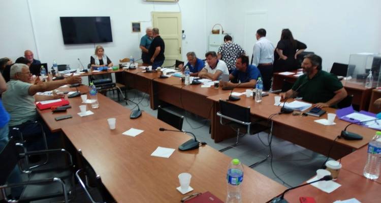 Λήμνος: «Ροντέο» στο Δημοτικό Συμβούλιο | Διεκόπη προσωρινά η συνεδρίαση (video)