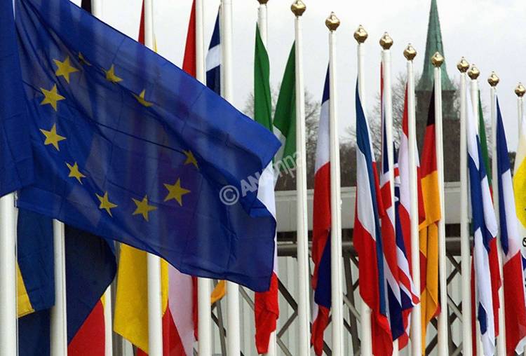 Κομισιόν: Χαλάρωση της λιτότητας για επτά χώρες