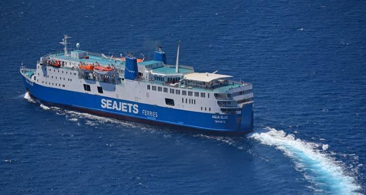 &Mu;&epsilon; &kappa;&alpha;&theta;&upsilon;&sigma;&tau;έ&rho;&eta;&sigma;&eta; &eta; ά&phi;&iota;&xi;&eta; &tau;&omicron;&upsilon; Aqua Blue &sigma;&tau;&eta; &Lambda;ή&mu;&nu;&omicron;