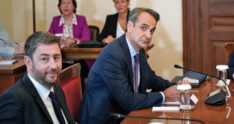 Σήμερα η συνάντηση Μητσοτάκη-Ανδρουλάκη: Τι θα «βάλει στο τραπέζι» ο πρωθυπουργός