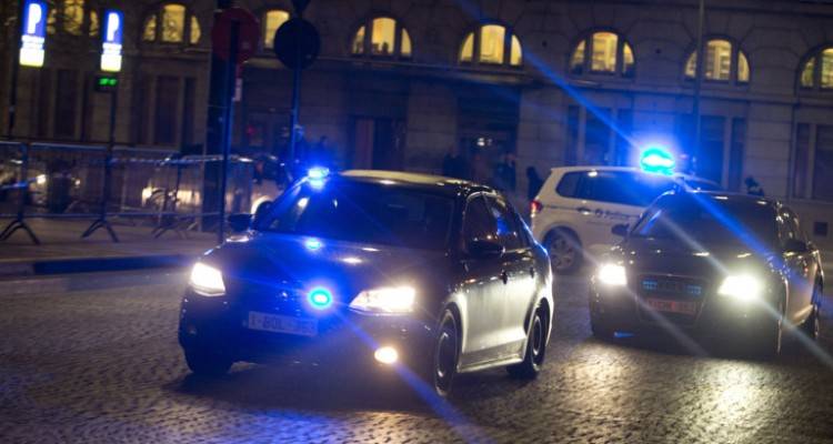 &Sigma;ά&lambda;&omicron;&sigmaf; &sigma;&tau;&iota;&sigmaf; &Beta;&rho;&upsilon;&xi;έ&lambda;&lambda;&epsilon;&sigmaf;: &Eta; &alpha;&sigma;&tau;&upsilon;&nu;&omicron;&mu;ί&alpha; &delta;&iota;έ&lambda;&upsilon;&sigma;&epsilon; &sigma;&epsilon;&xi;&omicron;&upsilon;&alpha;&lambda;&iota;&kappa;ό &pi;ά&rho;&tau;&iota; &epsilon;&nu; &mu;έ&sigma;&omega; &pi;&alpha;&nu;&delta;&eta;&mu;ί&alpha;&sigmaf; | &Epsilon;&upsilon;&rho;&omega;&beta;&omicron;&upsilon;&lambda;&epsilon;&upsilon;&tau;ή&sigmaf; &mu;&epsilon;&tau;&alpha;&xi;ύ &tau;&omega;&nu; 25