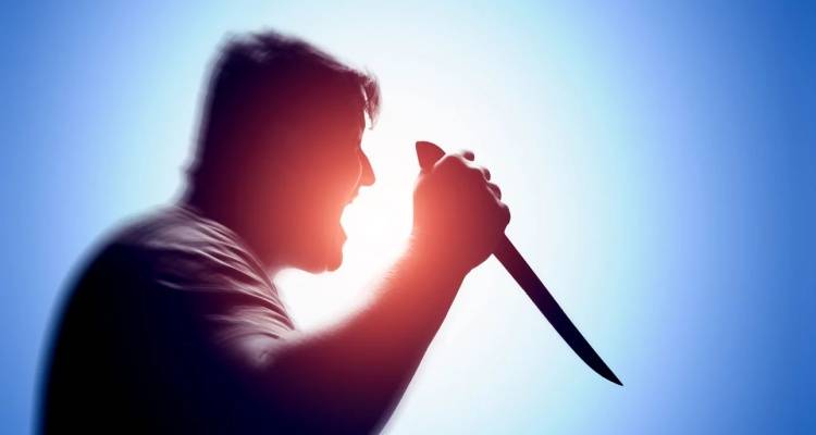 &laquo;&Epsilon;&lambda;ά&tau;&epsilon;, &sigma;&kappa;ό&tau;&omega;&sigma;&alpha; &tau;&omicron;&nu; &pi;&alpha;&tau;έ&rho;&alpha; &mu;&omicron;&upsilon;&raquo;: &Pi;ώ&sigmaf; έ&gamma;&iota;&nu;&epsilon; &tau;&omicron; &phi;&omicron;&nu;&iota;&kappa;ό &sigma;&tau;&omicron; &Pi;&epsilon;&rho;&iota;&sigma;&tau;έ&rho;&iota; | &Tau;&omicron; &theta;ύ&mu;&alpha; &mu;&epsilon;&theta;&omicron;ύ&sigma;&epsilon;, &chi;&tau;&upsilon;&pi;&omicron;ύ&sigma;&epsilon; &tau;&eta;&nu; &mu;&eta;&tau;έ&rho;&alpha; &tau;&omicron;&upsilon; &delta;&rho;ά&sigma;&tau;&eta;