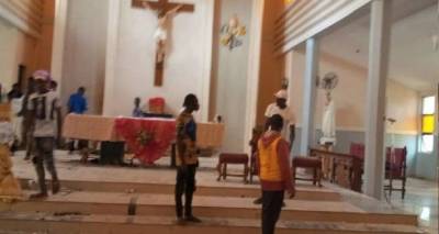 &Mu;&alpha;&kappa;&epsilon;&lambda;&epsilon;&iota;ό &sigma;&tau;&eta; &Nu;&iota;&gamma;&eta;&rho;ί&alpha;: Έ&nu;&omicron;&pi;&lambda;&omicron;&iota; &epsilon;&pi;&iota;&tau;έ&theta;&eta;&kappa;&alpha;&nu; &kappa;&alpha;&iota; &sigma;&kappa;ό&tau;&omega;&sigma;&alpha;&nu; &pi;&iota;&sigma;&tau;&omicron;ύ&sigmaf; &mu;έ&sigma;&alpha; &sigma;&epsilon; &kappa;&alpha;&theta;&omicron;&lambda;&iota;&kappa;ή &epsilon;&kappa;&kappa;&lambda;&eta;&sigma;ί&alpha;