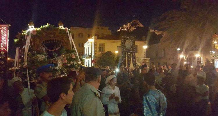 Μεγαλοπρεπείς περιφορά και λιτάνευση επιταφίου εχθές στη Μύρινα (photos + video)