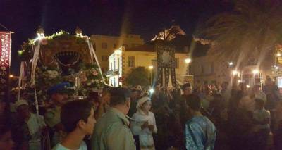Μεγαλοπρεπείς περιφορά και λιτάνευση επιταφίου εχθές στη Μύρινα (photos + video)