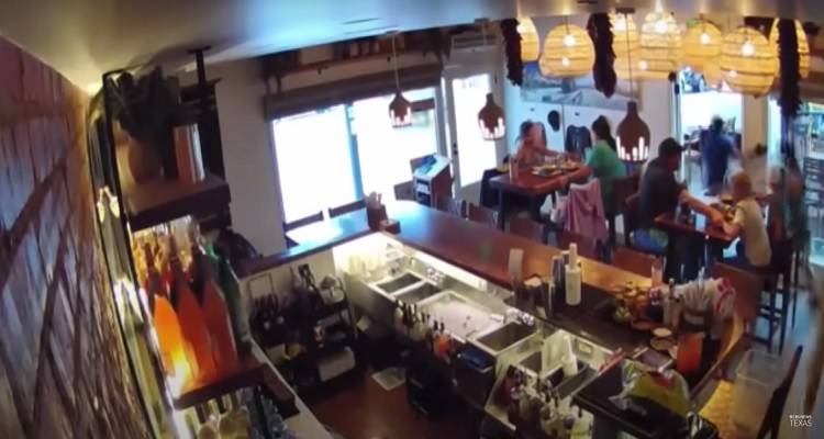 &Kappa;&alpha;&lambda;&iota;&phi;ό&rho;&nu;&iota;&alpha;: &Chi;&tau;&upsilon;&pi;ή&mu;&alpha;&tau;&alpha; &alpha;&pi;ό &pi;&alpha;&nu;&tau;&omicron;ύ | &Tau;&eta;&nu; ώ&rho;&alpha; &pi;&omicron;&upsilon; &omicron; &tau;&upsilon;&phi;ώ&nu;&alpha;&sigmaf; &sigma;ά&rho;&omega;&nu;&epsilon;, έ&gamma;&iota;&nu;&epsilon; &kappa;&alpha;&iota; &sigma;&epsilon;&iota;&sigma;&mu;ό&sigmaf; 5,1 &Rho;ί&chi;&tau;&epsilon;&rho;