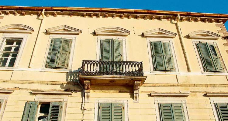 &Omicron;&psi;&eta; &tau;&omicron;&upsilon; &Chi;&rho;&iota;&sigma;&tau;&omicron;&delta;&omicron;&upsilon;&lambda;&iota;&delta;&epsilon;ί&omicron;&upsilon; &Mu;&epsilon;&gamma;ά&rho;&omicron;&upsilon;, &sigma;&tau;&eta;&nu; &omicron;&pi;&omicron;ί&alpha; &phi;&alpha;ί&nu;&epsilon;&tau;&alpha;&iota; &eta; &mu;&epsilon;&gamma;&alpha;&lambda;&omicron;&pi;&rho;έ&pi;&epsilon;&iota;&alpha;, &alpha;&lambda;&lambda;ά &kappa;&alpha;&iota; &tau;&alpha; &sigma;&eta;&mu;ά&delta;&iota;&alpha; &tau;&eta;&sigmaf; &phi;&theta;&omicron;&rho;ά&sigmaf;.