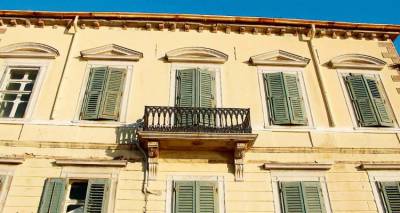 &Omicron;&psi;&eta; &tau;&omicron;&upsilon; &Chi;&rho;&iota;&sigma;&tau;&omicron;&delta;&omicron;&upsilon;&lambda;&iota;&delta;&epsilon;ί&omicron;&upsilon; &Mu;&epsilon;&gamma;ά&rho;&omicron;&upsilon;, &sigma;&tau;&eta;&nu; &omicron;&pi;&omicron;ί&alpha; &phi;&alpha;ί&nu;&epsilon;&tau;&alpha;&iota; &eta; &mu;&epsilon;&gamma;&alpha;&lambda;&omicron;&pi;&rho;έ&pi;&epsilon;&iota;&alpha;, &alpha;&lambda;&lambda;ά &kappa;&alpha;&iota; &tau;&alpha; &sigma;&eta;&mu;ά&delta;&iota;&alpha; &tau;&eta;&sigmaf; &phi;&theta;&omicron;&rho;ά&sigmaf;.