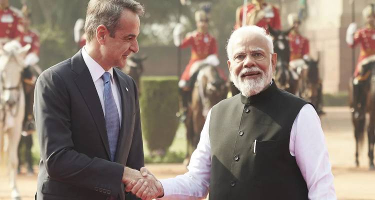 &Sigma;&tau;&eta;&nu; &Iota;&nu;&delta;ί&alpha; &omicron; &pi;&rho;&omega;&theta;&upsilon;&pi;&omicron;&upsilon;&rho;&gamma;ό&sigmaf; -&Omicron;&iota; &sigma;&upsilon;&nu;&alpha;&nu;&tau;ή&sigma;&epsilon;&iota;&sigmaf; &mu;&epsilon; &Mu;ό&nu;&tau;&iota; &kappa;&alpha;&iota; &sigma;&tau;&epsilon;&lambda;έ&chi;&eta; &tau;&epsilon;&chi;&nu;&omicron;&lambda;&omicron;&gamma;&iota;&kappa;ώ&nu; &kappa;&omicron;&lambda;&omicron;&sigma;&sigma;ώ&nu;, &omicron;&iota; &sigma;&upsilon;&nu;&epsilon;&rho;&gamma;&alpha;&sigma;ί&epsilon;&sigmaf; &alpha;&nu;ά &tau;&omicron;&mu;έ&alpha;