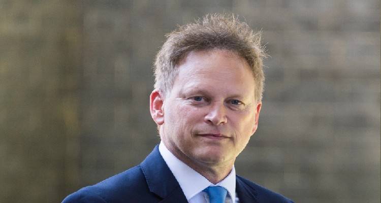 &Beta;&rho;&epsilon;&tau;&alpha;&nu;ί&alpha;: &Sigma;&tau;&eta;&nu; &kappa;&omicron;ύ&rho;&sigma;&alpha; &gamma;&iota;&alpha; &tau;&eta; &delta;&iota;&alpha;&delta;&omicron;&chi;ή &tau;&omicron;&upsilon; &Mu;&pi;ό&rho;&iota;&sigmaf; &Tau;&zeta;ό&nu;&sigma;&omicron;&nu; &kappa;&alpha;&iota; &omicron; &Gamma;&kappa;&rho;&alpha;&nu;&tau; &Sigma;&alpha;&pi;&sigmaf;