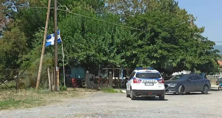 &Sigma;&omicron;&kappa; &sigma;&tau;&eta; &Lambda;ά&rho;&iota;&sigma;&alpha;: &Delta;&omicron;&lambda;&omicron;&phi;ό&nu;&eta;&sigma;&epsilon; &tau;&eta; &sigma;ύ&zeta;&upsilon;&gamma;ό &tau;&omicron;&upsilon; &mu;&epsilon; ό&pi;&lambda;&omicron;, &mu;έ&sigma;&alpha; &sigma;&epsilon; &tau;&alpha;&beta;έ&rho;&nu;&alpha;