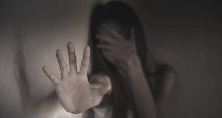 &Beta;ό&lambda;&omicron;&sigmaf;: &Epsilon;&phi;&iota;&alpha;&lambda;&tau;&iota;&kappa;έ&sigmaf; &sigma;&tau;&iota;&gamma;&mu;έ&sigmaf; &tau;&eta;&nu; &Pi;&rho;&omega;&tau;&omicron;&chi;&rho;&omicron;&nu;&iota;ά &gamma;&iota;&alpha; &mu;&eta;&tau;έ&rho;&alpha; &kappa;&alpha;&iota; &kappa;ό&rho;&eta; &tau;&eta;&sigmaf; | &Sigma;&tau;&eta; &phi;&upsilon;&lambda;&alpha;&kappa;ή &omicron; &pi;&rho;ώ&eta;&nu; &sigma;ύ&zeta;&upsilon;&gamma;&omicron;&sigmaf;
