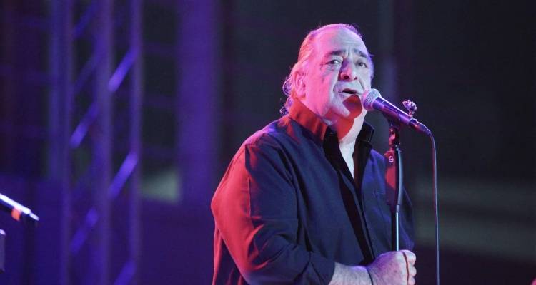 Θλίψη στο ελληνικό τραγούδι: Πέθανε ο Βασίλης Καρράς