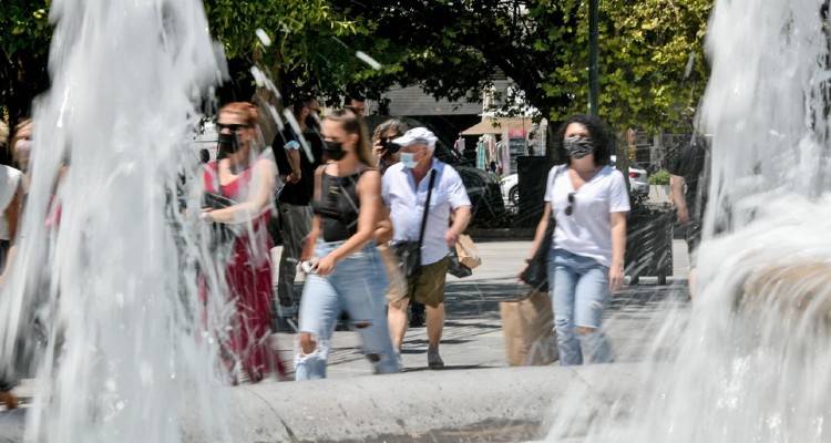 Κορωνοϊός: Καλπάζει η πανδημία στη χώρα - Ταχεία διασπορά τον Αύγουστο, ανησυχία για την επιστροφή των αδειούχων