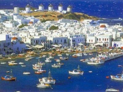 Η επέλαση της φτήνιας στη Μύκονο
