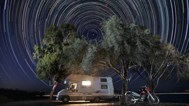 Camper Life: έτσι λέγεται το ξενοδοχείο του Λημνιού φωτογράφου Λουκά Χαψή και είναι πολλών αστέρων (photos)