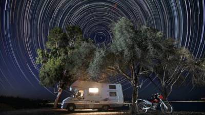 Camper Life: έτσι λέγεται το ξενοδοχείο του Λημνιού φωτογράφου Λουκά Χαψή και είναι πολλών αστέρων (photos)