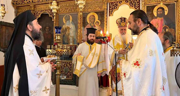 &Lambda;ή&mu;&nu;&omicron;&sigmaf;: &Sigma;&tau;&omicron; &Pi;&epsilon;&delta;&iota;&nu;ό &eta; &theta;&rho;&eta;&sigma;&kappa;&epsilon;&upsilon;&tau;&iota;&kappa;ή &pi;&alpha;&nu;ή&gamma;&upsilon;&rho;&eta;  &sigma;&tau;&eta; &mu;&nu;ή&mu;&eta; &tau;&omicron;&upsilon; &Alpha;&gamma;ί&omicron;&upsilon; &Iota;&omega;ά&nu;&nu;&eta; &tau;&omicron;&upsilon; &Pi;&rho;&omicron;&delta;&rho;ό&mu;&omicron;&upsilon;