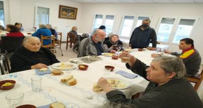 &Gamma;&epsilon;ύ&mu;&alpha; &Alpha;&gamma;ά&pi;&eta;&sigmaf; &sigma;&tau;&omicron;&upsilon;&sigmaf; &phi;&iota;&lambda;&omicron;&xi;&epsilon;&nu;&omicron;ύ&mu;&epsilon;&nu;&omicron;&upsilon;&sigmaf; &tau;&omicron;&upsilon; &Gamma;&eta;&rho;&omicron;&kappa;&omicron;&mu;&epsilon;ί&omicron;&upsilon; &Lambda;ή&mu;&nu;&omicron;&upsilon; &alpha;&pi;ό &tau;&omicron; &Pi;&epsilon;&rho;&iota;&phi;. &Tau;&mu;ή&mu;&alpha; &tau;&omicron;&upsilon; &Epsilon;&rho;&upsilon;&theta;&rho;&omicron;ύ &Sigma;&tau;&alpha;&upsilon;&rho;&omicron;ύ