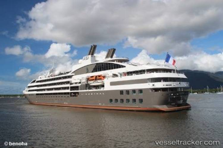 Έ&delta;&epsilon;&sigma;&epsilon; &tau;&omicron; &Sigma;ά&beta;&beta;&alpha;&tau;&omicron; &sigma;&tau;&eta; &Lambda;ή&mu;&nu;&omicron; &tau;&omicron; &kappa;&rho;&omicron;&upsilon;&alpha;&zeta;&iota;&epsilon;&rho;ό&pi;&lambda;&omicron;&iota;&omicron; &laquo;L' austral&raquo;