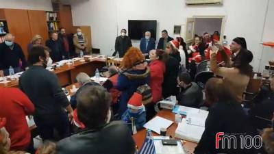 &Chi;&Omicron;&Lambda; &kappa;&alpha;&iota; Bartallia &laquo;&mu;&pi;&omicron;ύ&kappa;&alpha;&rho;&alpha;&nu;&raquo; &tau;&eta;&nu; ώ&rho;&alpha; &tau;&eta;&sigmaf; &sigma;&upsilon;&nu;&epsilon;&delta;&rho;ί&alpha;&sigma;&eta;&sigmaf; &tau;&omicron;&upsilon; &Delta;&eta;&mu;&omicron;&tau;&iota;&kappa;&omicron;ύ &Sigma;&upsilon;&mu;&beta;&omicron;&upsilon;&lambda;ί&omicron;&upsilon; &Lambda;ή&mu;&nu;&omicron;&upsilon; &kappa;&alpha;&iota;&hellip;&tau;&omicron;&upsilon;&sigmaf; &laquo;&tau;&alpha; έ&psi;&alpha;&lambda;&lambda;&alpha;&nu;&raquo;! (v&iacute;deo)