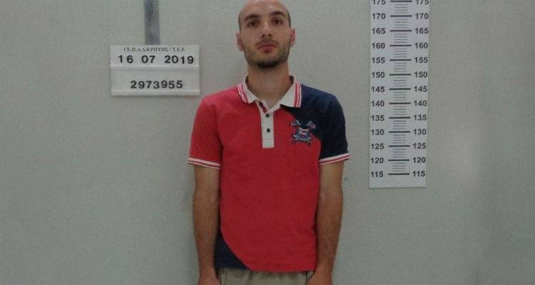 &Delta;&omicron;&lambda;&omicron;&phi;&omicron;&nu;ί&alpha; &Alpha;&mu;&epsilon;&rho;&iota;&kappa;&alpha;&nu;ί&delta;&alpha;&sigmaf; &beta;&iota;&omicron;&lambda;ό&gamma;&omicron;&upsilon;: &Eta; &laquo;&sigma;&upsilon;&gamma;&gamma;&nu;ώ&mu;&eta;&raquo; &alpha;&pi;ό &tau;&omicron;&nu; &pi;&alpha;&tau;έ&rho;&alpha; &tau;&omicron;&upsilon; &delta;&omicron;&lambda;&omicron;&phi;ό&nu;&omicron;&upsilon;
