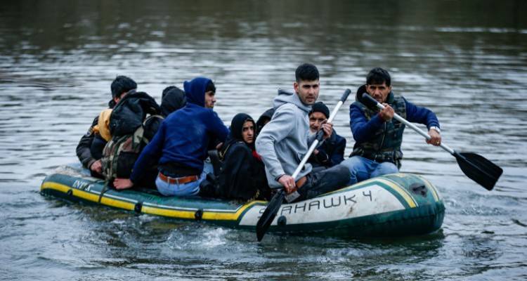 &Eta; &Tau;&omicron;&upsilon;&rho;&kappa;ί&alpha; &pi;&rho;&omicron;&sigma;&pi;&alpha;&theta;&epsilon;ί &nu;&alpha; &pi;&rho;&omicron;&omega;&theta;ή&sigma;&epsilon;&iota; &sigma;&tau;&eta;&nu; &Epsilon;&lambda;&lambda;ά&delta;&alpha; &mu;&epsilon;&tau;&alpha;&nu;ά&sigma;&tau;&epsilon;&sigmaf; &mu;&epsilon; &kappa;&omicron;&rho;&omega;&nu;&omicron;ϊό