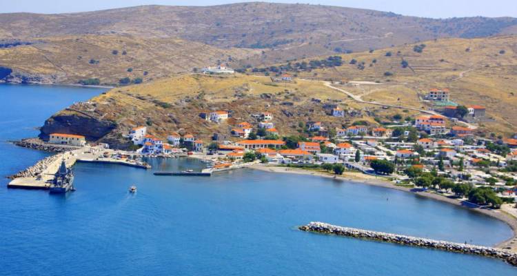Υποτροφίες σπουδών σε νέους του Αγίου Ευστρατίου